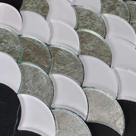 scaglie white glass.